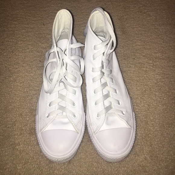 Converse Other - White high-top leather Converse 👟 WOMENS SIZE 8 !